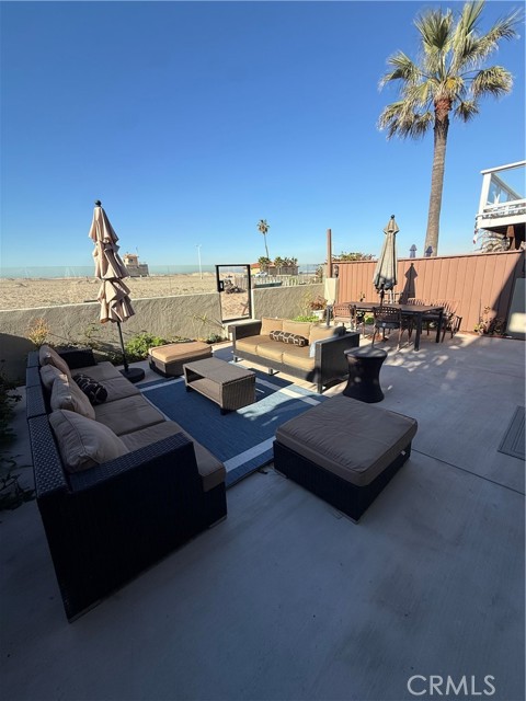 Detail Gallery Image 3 of 22 For 6947 Trolleyway, Playa Del Rey,  CA 90293 - 3 Beds | 2 Baths