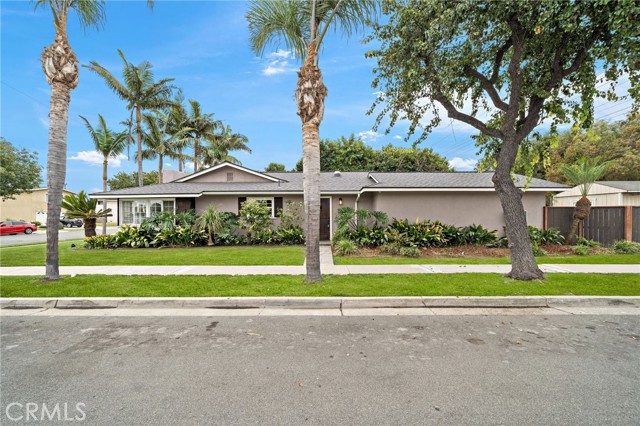 17327 Santa Lucia Street, Fountain Valley CA: https://media.crmls.org/medias/475df067-274a-4bac-a2c7-11f4e55f0628.jpg
