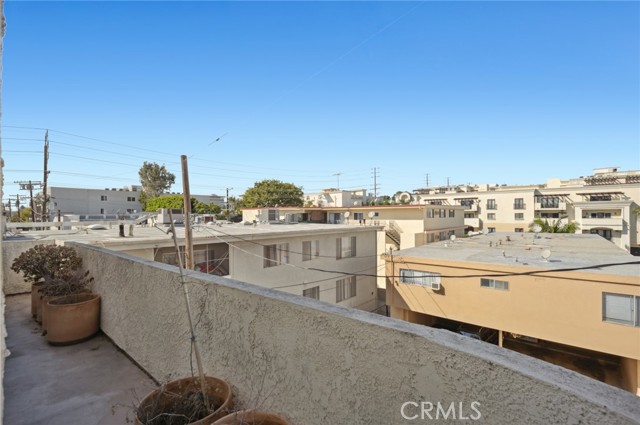 Detail Gallery Image 7 of 27 For 11845 Mayfield Ave #303,  Los Angeles,  CA 90049 - 2 Beds | 3 Baths