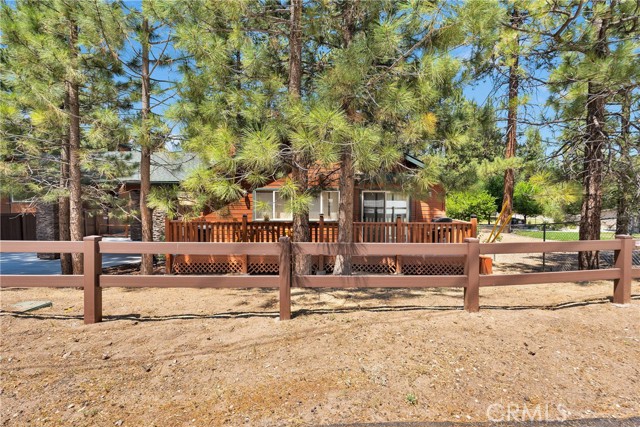 Detail Gallery Image 4 of 31 For 128 Crater Lake Rd, Big Bear Lake,  CA 92315 - 3 Beds | 2 Baths