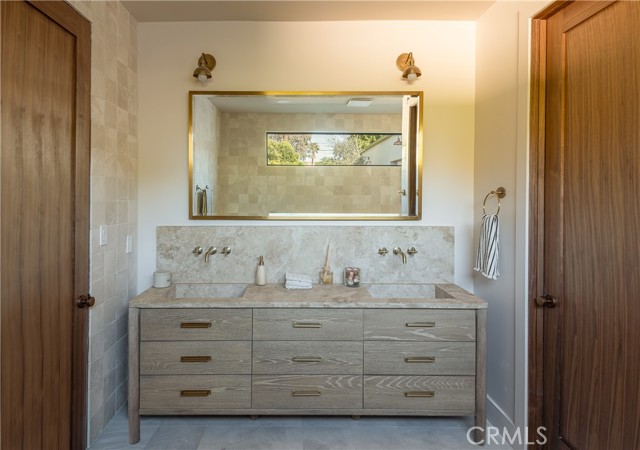 Detail Gallery Image 27 of 65 For 15719 Hartsook St, Encino,  CA 91436 - 4 Beds | 4/1 Baths