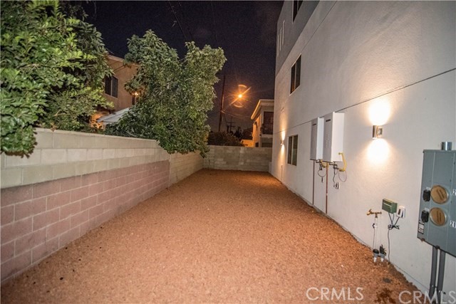 Detail Gallery Image 19 of 21 For 2101 Clyde #2103 1/2,  Los Angeles,  CA 90016 - 3 Beds | 3 Baths