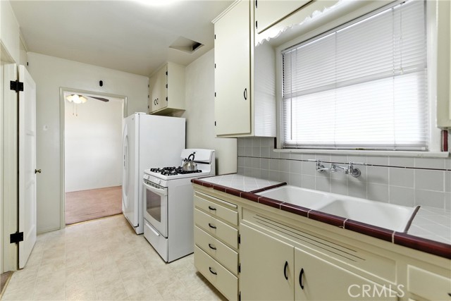 1205 W Alameda Avenue, Burbank CA: https://media.crmls.org/medias/475f5b86-8afa-45ba-885d-4b5eaf05c25b.jpg