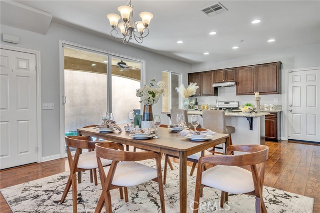 7265 Enclave Drive, Eastvale CA: https://media.crmls.org/medias/475fe2de-d1fb-48a3-9512-5b7f6f9ca5c8.jpg