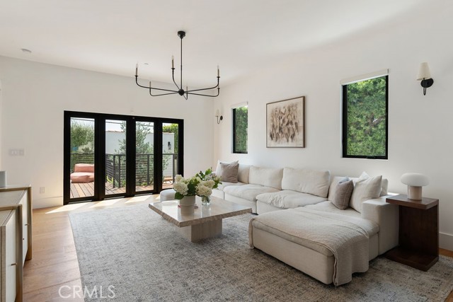5142 Brynhurst Avenue, Los Angeles CA: https://media.crmls.org/medias/47611430-247b-4177-93d7-b10db7902471.jpg
