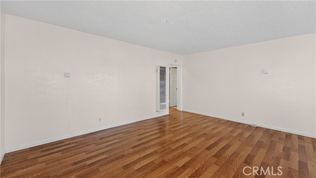 Detail Gallery Image 14 of 44 For 200 E Century Bld, Los Angeles,  CA 90003 - 2 Beds | 1 Baths