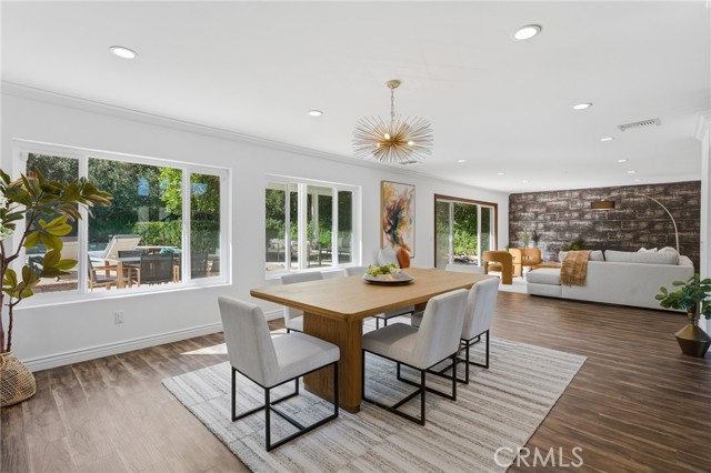 Detail Gallery Image 5 of 34 For 3831 Saint Johnswood Dr, Woodland Hills,  CA 91364 - 5 Beds | 3/1 Baths