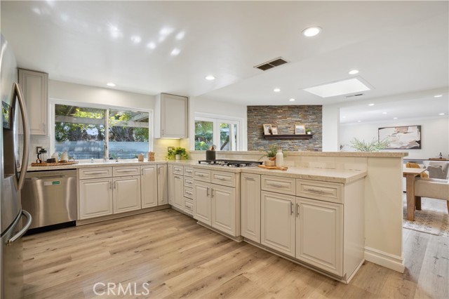 13811 Palace Way, Tustin CA: https://media.crmls.org/medias/4761d4a5-941a-4e53-be00-46862c34cb93.jpg