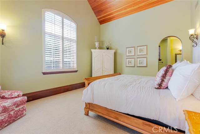Image 22 of 74 For 25532 Oak Meadow Drive