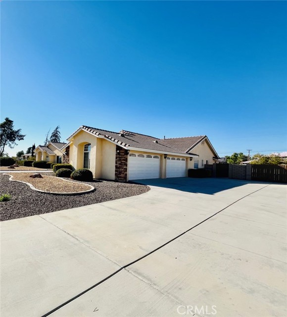 19640 Yanan Road, Apple Valley, California 92307, 4 Bedrooms Bedrooms, ,2 BathroomsBathrooms,Residential,For Sale,19640 Yanan Road,CRHD24211099