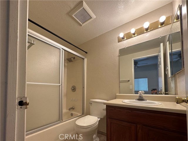 Detail Gallery Image 9 of 16 For 886 S Dudley St #L,  Pomona,  CA 91766 - 2 Beds | 1/1 Baths