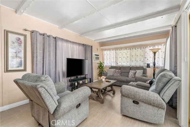 Detail Gallery Image 10 of 30 For 17455 Marygold, Bloomington,  CA 92316 - 1 Beds | 1 Baths