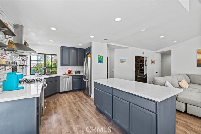 26175 Montolla Lane, Valencia CA: https://media.crmls.org/medias/4765dce5-8118-4faa-8aba-081117c2e747.jpg