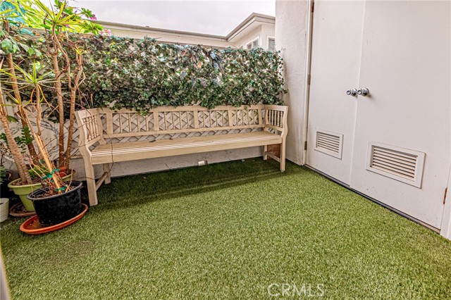 4813 Oakwood Avenue, Los Angeles CA: https://media.crmls.org/medias/476671cd-b2c7-4985-b4c4-3add3413e0f6.jpg