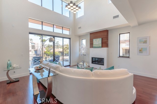 521 Gertruda, Redondo Beach, California 90277, 3 Bedrooms Bedrooms, ,3 BathroomsBathrooms,Residential,Sold,Gertruda,PV17159971