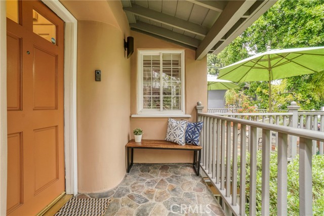4299 Bakman Avenue, Studio City CA: https://media.crmls.org/medias/4766d949-6c5a-4e00-81fc-2c89a706828a.jpg