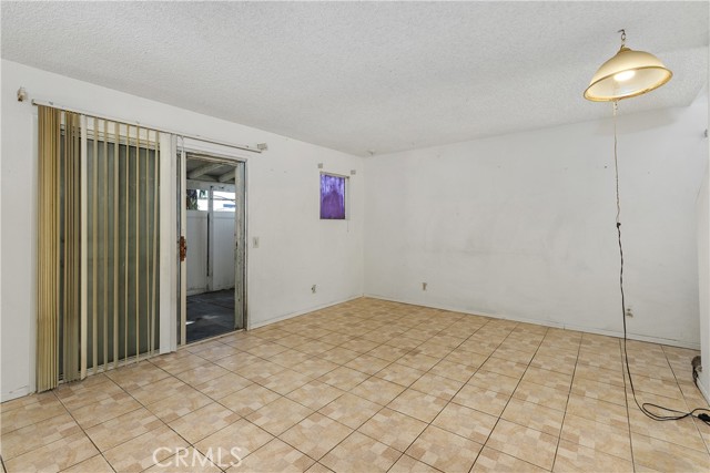 Detail Gallery Image 6 of 36 For 1197 E 9th St #4,  Pomona,  CA 91766 - 3 Beds | 2 Baths