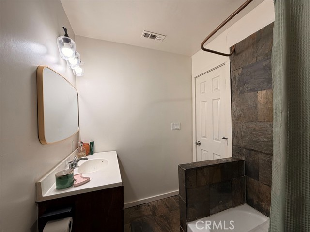 Detail Gallery Image 12 of 23 For 30009 Hunstock, Castaic,  CA 91384 - 3 Beds | 1/1 Baths