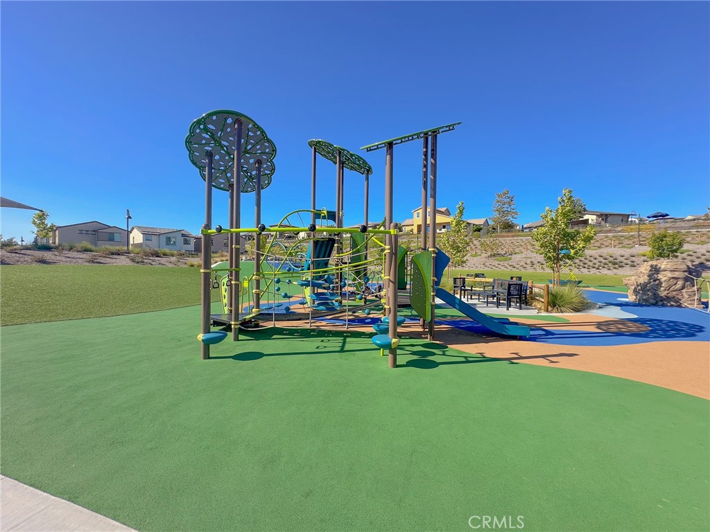 https://media.crmls.org/medias/476746ee-36d1-4e90-ba61-a2b2dcc7ca75.jpg?preset=X-Large