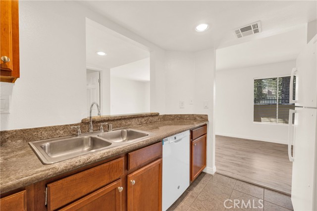 Detail Gallery Image 12 of 33 For 1110 W Blaine St #102,  Riverside,  CA 92507 - 2 Beds | 2 Baths
