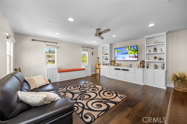 Detail Gallery Image 11 of 23 For 25589 Foxglove, Corona,  CA 92883 - 5 Beds | 3 Baths