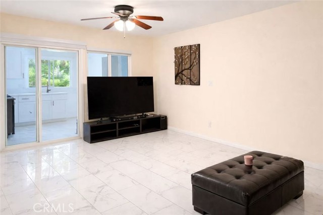 Detail Gallery Image 3 of 7 For 23120 Posada, Valencia,  CA 91354 - 1 Beds | 1 Baths