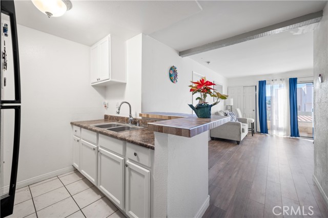 Detail Gallery Image 2 of 13 For 21800 Schoenborn St #215,  Canoga Park,  CA 91304 - 1 Beds | 1 Baths