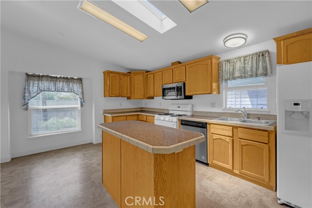 Detail Gallery Image 16 of 44 For 209 Road Runner Ln, Fountain Valley,  CA 92708 - 3 Beds | 2 Baths