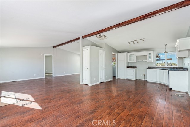 6320 Cholame Road, Phelan CA: https://media.crmls.org/medias/4769f0bd-0a83-4142-8652-aaba3e31c253.jpg