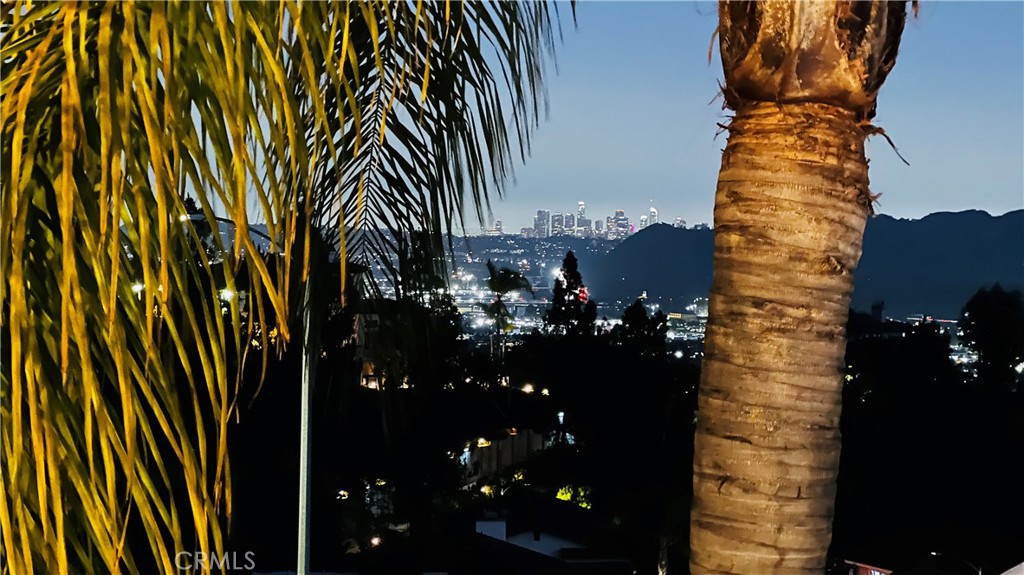 https://media.crmls.org/medias/476a19fb-40b8-4ee3-9227-60a4b6e52d60.jpg?preset=X-Large