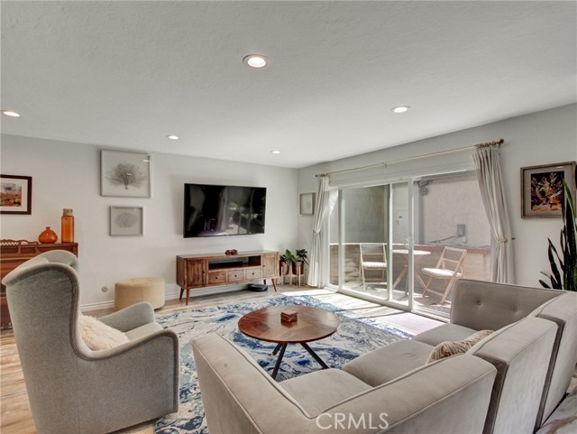 Detail Gallery Image 5 of 29 For 6587 E via Fresco, Anaheim Hills,  CA 92807 - 3 Beds | 3 Baths