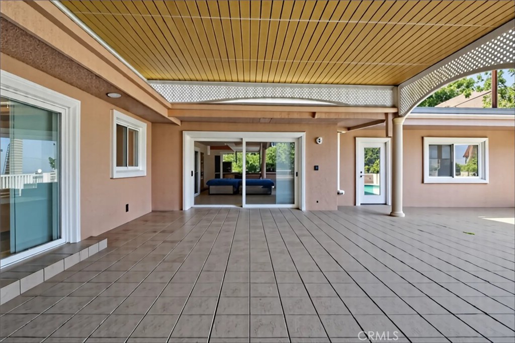 https://media.crmls.org/medias/476dd972-6a5d-4746-8478-f98b2fe98ac0.jpg?preset=X-Large