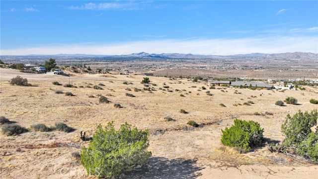 23766 Valley View Road, Apple Valley CA: https://media.crmls.org/medias/476f1f78-4203-4123-b7f1-79351096e05a.jpg