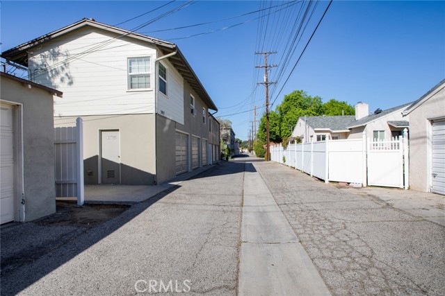 2817 West Victory Boulevard photo 4