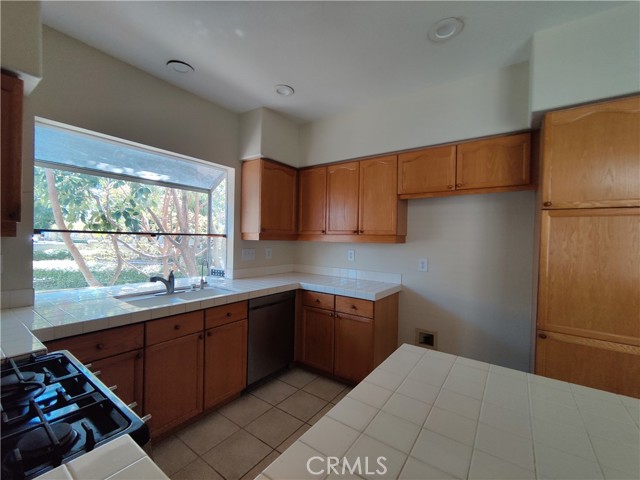 Detail Gallery Image 9 of 37 For 511 N Pageant Dr #F,  Orange,  CA 92869 - 3 Beds | 2/1 Baths