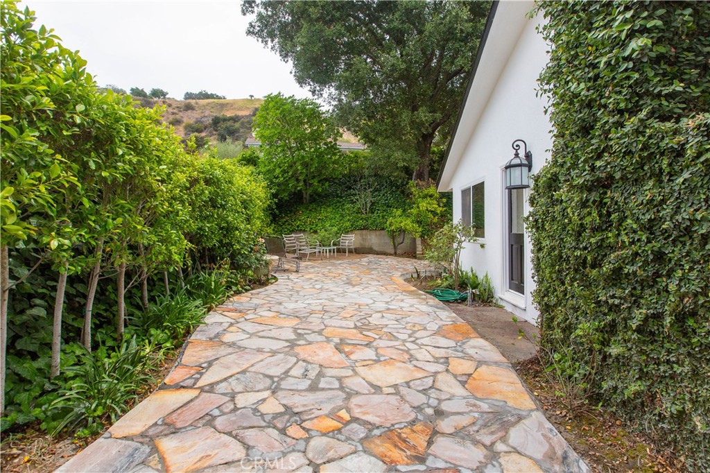 14879 Jadestone DriveSherman Oaks img 2