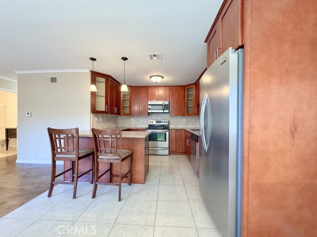 Detail Gallery Image 13 of 22 For 18547 Collins St #B24,  Tarzana,  CA 91356 - 2 Beds | 2 Baths