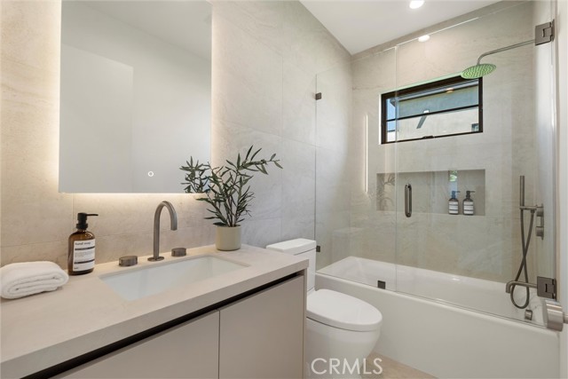 Detail Gallery Image 31 of 39 For 4625 Vesper Ave, Sherman Oaks,  CA 91403 - 5 Beds | 5/2 Baths