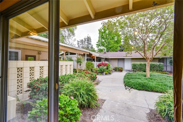Detail Gallery Image 8 of 37 For 147 Ave Majorca #B,  Laguna Woods,  CA 92637 - 2 Beds | 1/1 Baths