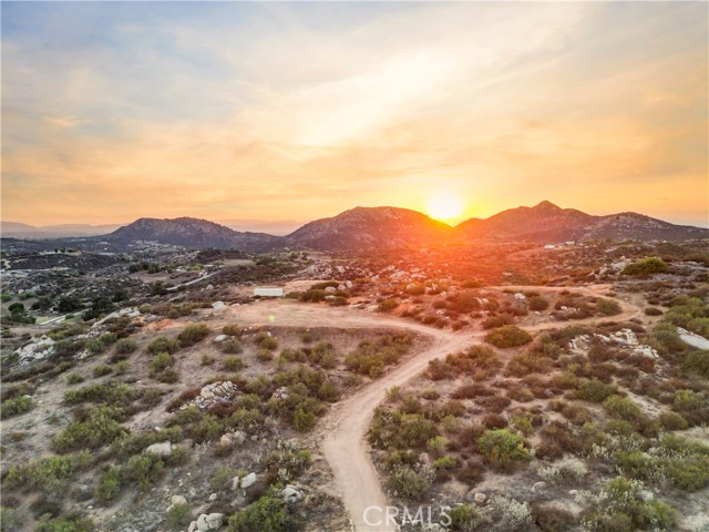 45 Intrepid, Temecula CA: https://media.crmls.org/medias/4773f0cd-93b0-41c4-9769-aac37e347d57.jpg