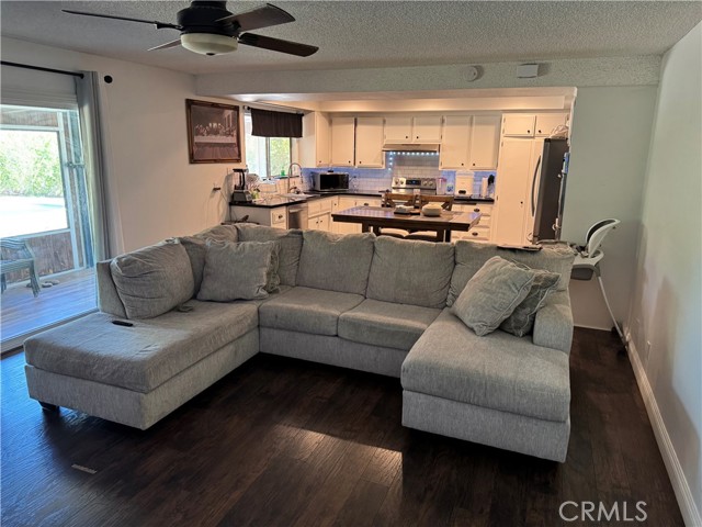 Detail Gallery Image 14 of 21 For 26032 Amy Ln, Hemet,  CA 92544 - 3 Beds | 2 Baths