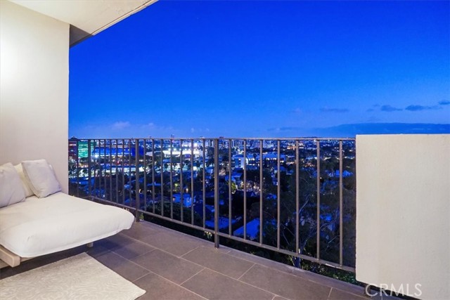 Detail Gallery Image 6 of 75 For 818 N Doheny Dr #908,  West Hollywood,  CA 90069 - 2 Beds | 2 Baths