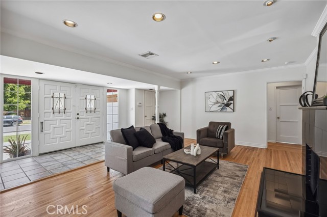 6515 Amigo Avenue, Reseda CA: https://media.crmls.org/medias/47770cbe-fe8a-4140-a17f-4217a14aa69c.jpg