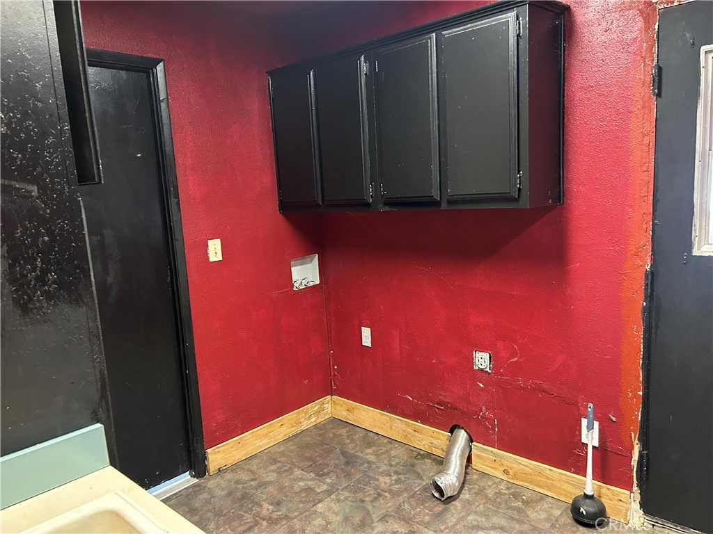 https://media.crmls.org/medias/477763fc-eb5a-4ac5-9cfa-80e58e36b2d9.jpg?preset=X-Large