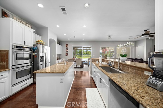 9403 Big Bear Lake Court, Bakersfield CA: https://media.crmls.org/medias/4777aa3b-b157-4758-ae99-7d58de5c93cd.jpg