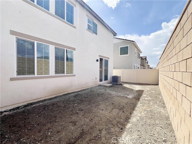 Detail Gallery Image 27 of 31 For 16068 Olivas Ln, Fontana,  CA 92336 - 4 Beds | 2/1 Baths
