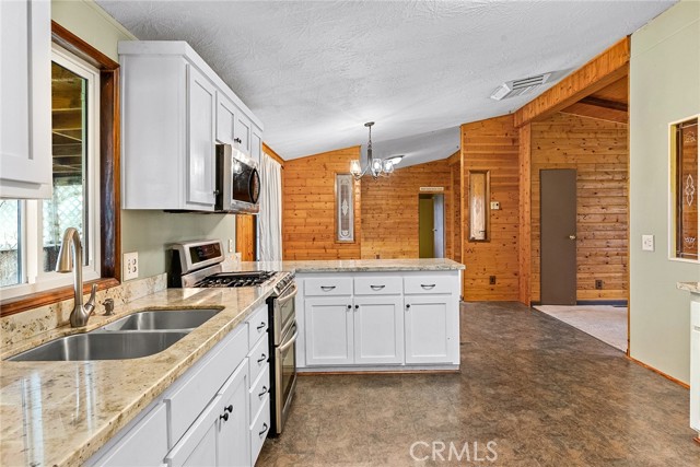 Detail Gallery Image 18 of 47 For 12150 Thunderbird Dr, Red Bluff,  CA 96080 - 4 Beds | 2 Baths