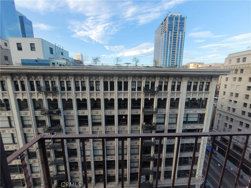 https://media.crmls.org/medias/4779d8ca-845a-4630-88c0-f249765c25c7.jpg?preset=X-Large