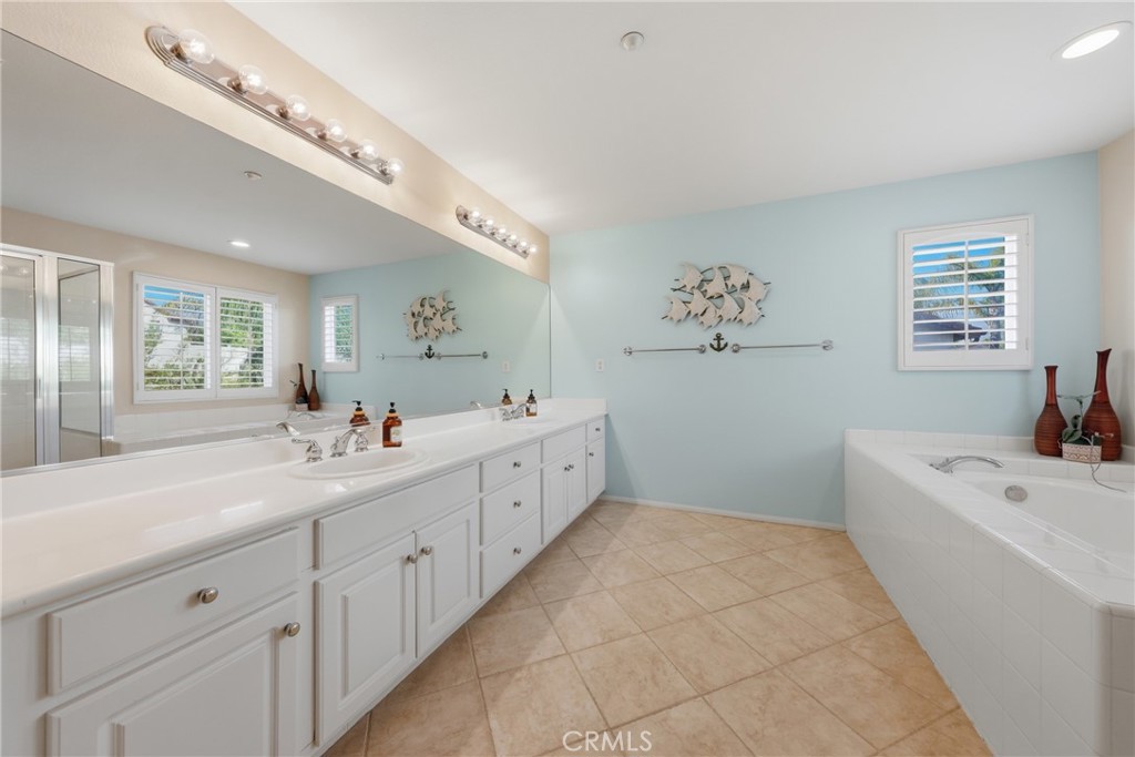 https://media.crmls.org/medias/477a4283-81ae-48ac-a81e-451ef7dc7f4e.jpg?preset=X-Large