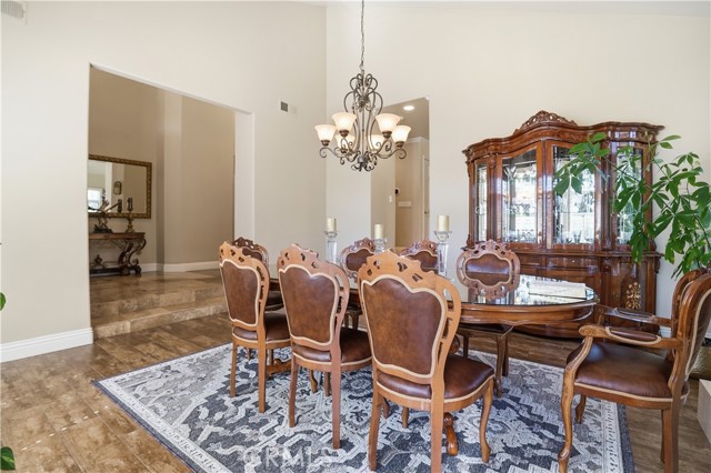 Detail Gallery Image 16 of 69 For 27139 Crystal Springs, Canyon Country,  CA 91387 - 4 Beds | 2/1 Baths